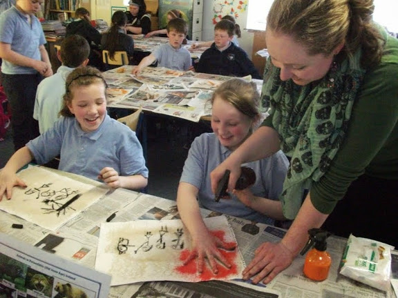 Children's history and heritage workshops and activities provided by Scéal Heritage Consultancy for museums and libraries - prehistoric cave art workshop.